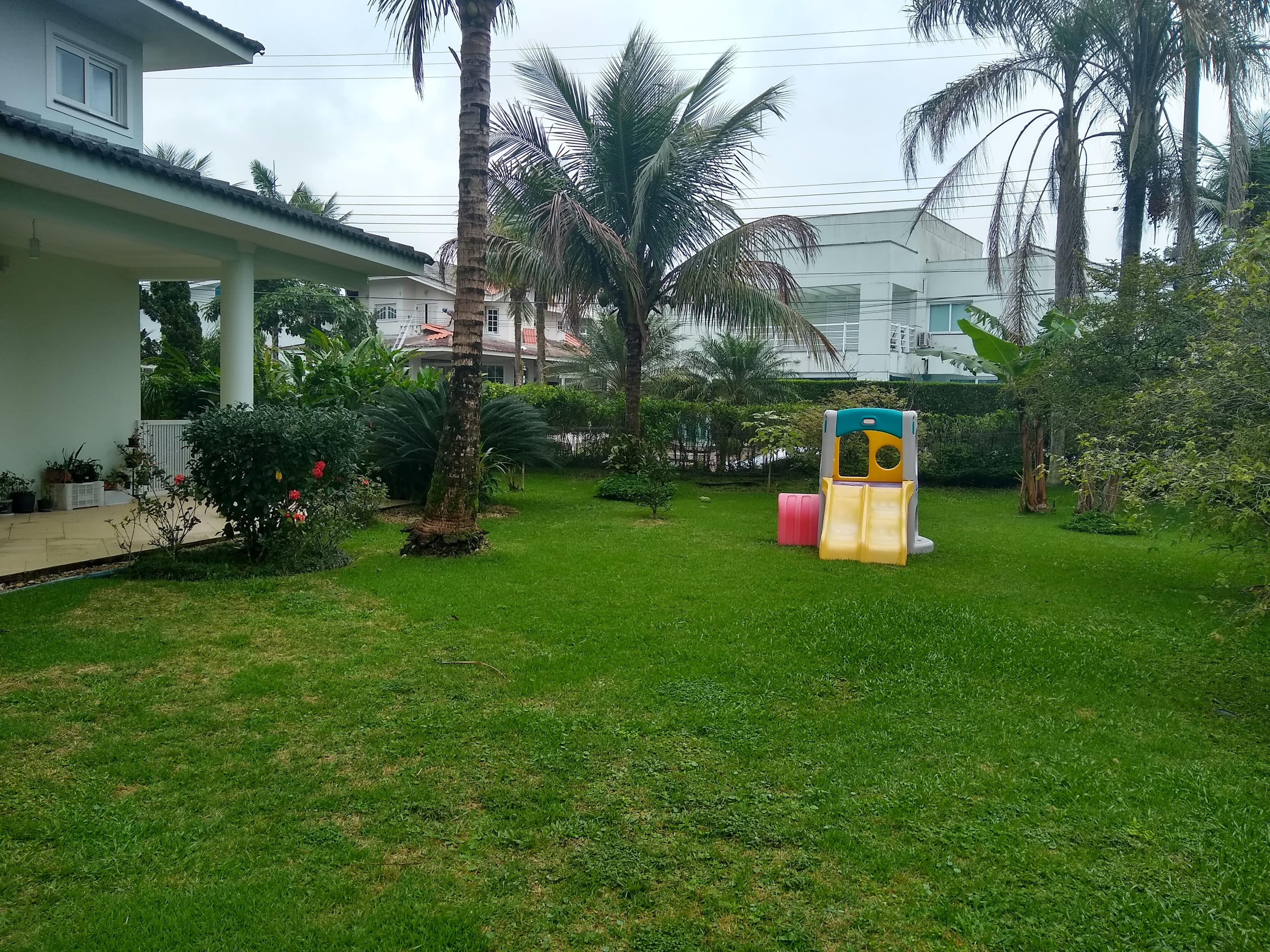 Sobrado com amplo gramado - foto 1